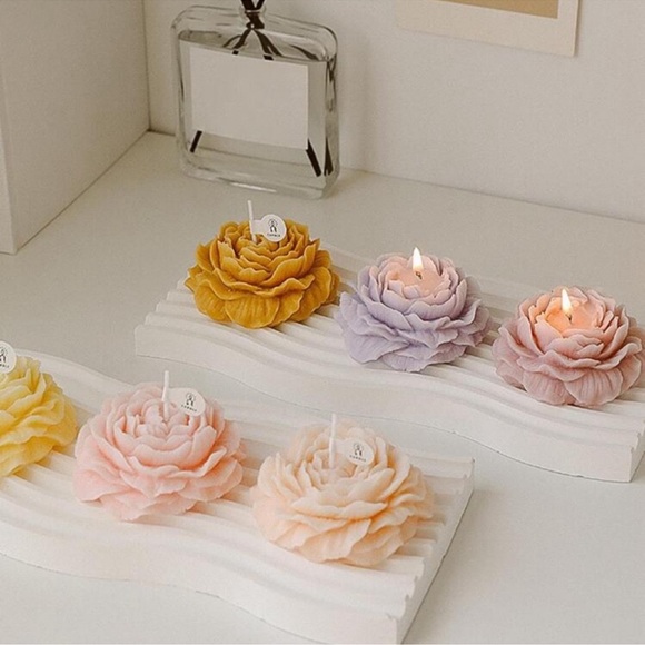 Aromatherapy Purple Rose Flower Shaped Candle - Picture 3 of 3